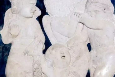 Malatestiano Chapel Sculptures: Detailed view of dancing putti marble relief by Agostino di Duccio