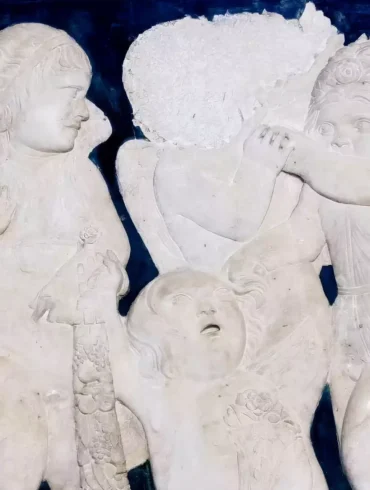 Malatestiano Chapel Sculptures: Detailed view of dancing putti marble relief by Agostino di Duccio